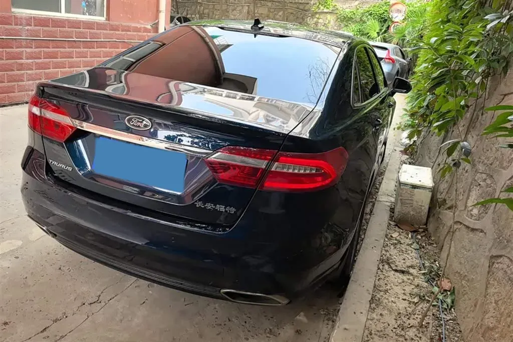 2016 Ford Taurus 1.5T 181HP L4 6AT,autocango,china used car exporter,china ev exporter,chinese used car exporter,chinese used ev exporter