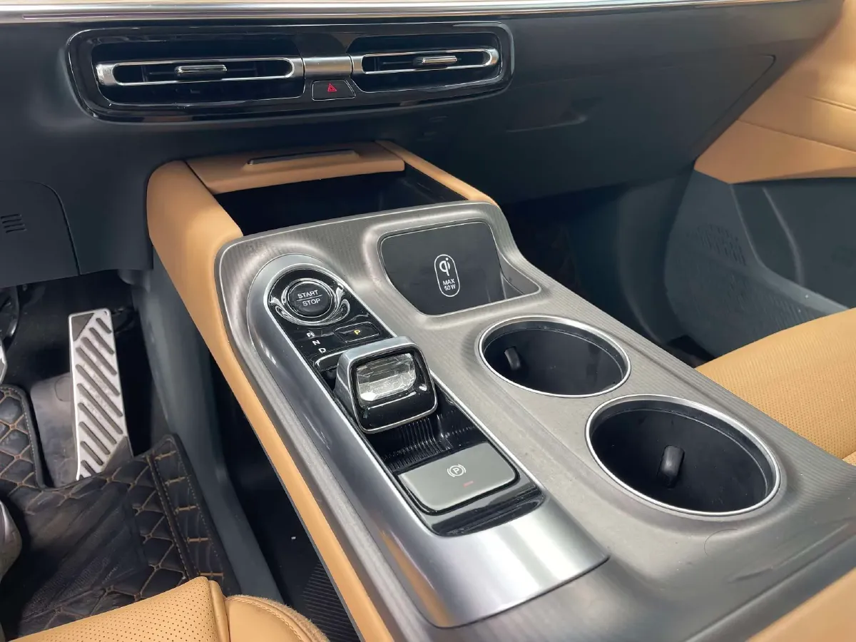 2024 GAC Trumpchi E8 2.0L 140HP L4 2DHT PHEV 25.57KWH,autocango,china used car exporter,china ev exporter,chinese used car exporter,chinese used ev exporter