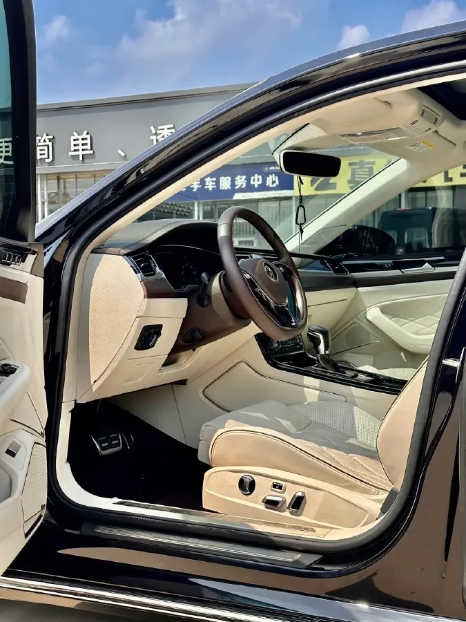 2021 Volkswagen Phideon 2.0T 224HP L4 7DCT,autocango,china used car exporter,china ev exporter,chinese used car exporter,chinese used ev exporter
