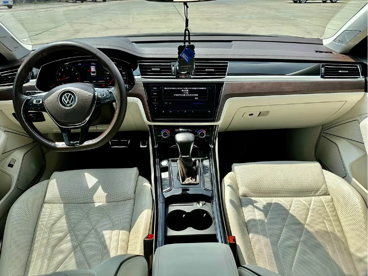 2021 Volkswagen Phideon 2.0T 224HP L4 7DCT,autocango,china used car exporter,china ev exporter,chinese used car exporter,chinese used ev exporter