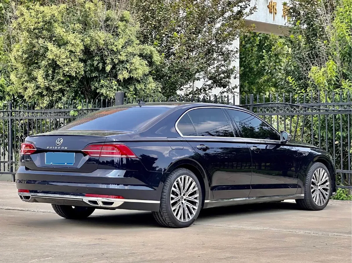 2021 Volkswagen Phideon 2.0T 224HP L4 7DCT,autocango,china used car exporter,china ev exporter,chinese used car exporter,chinese used ev exporter