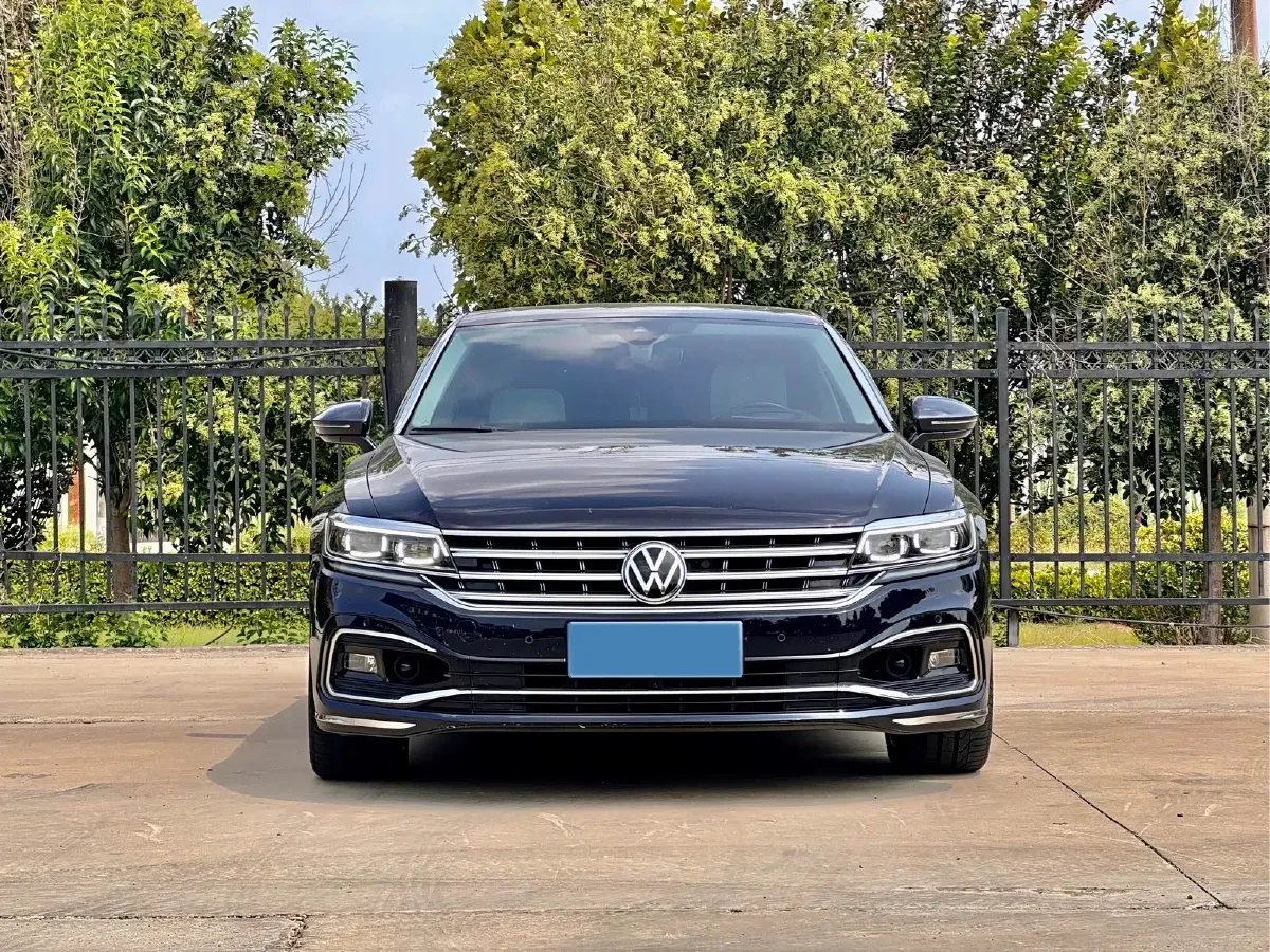 2021 Volkswagen Phideon 2.0T 224HP L4 7DCT,autocango,china used car exporter,china ev exporter,chinese used car exporter,chinese used ev exporter