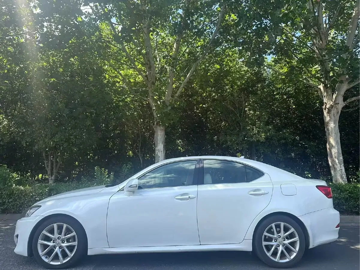 2011 Lexus IS 2.5L 208HP V6 6AT,autocango,china used car exporter,china ev exporter,chinese used car exporter,chinese used ev exporter