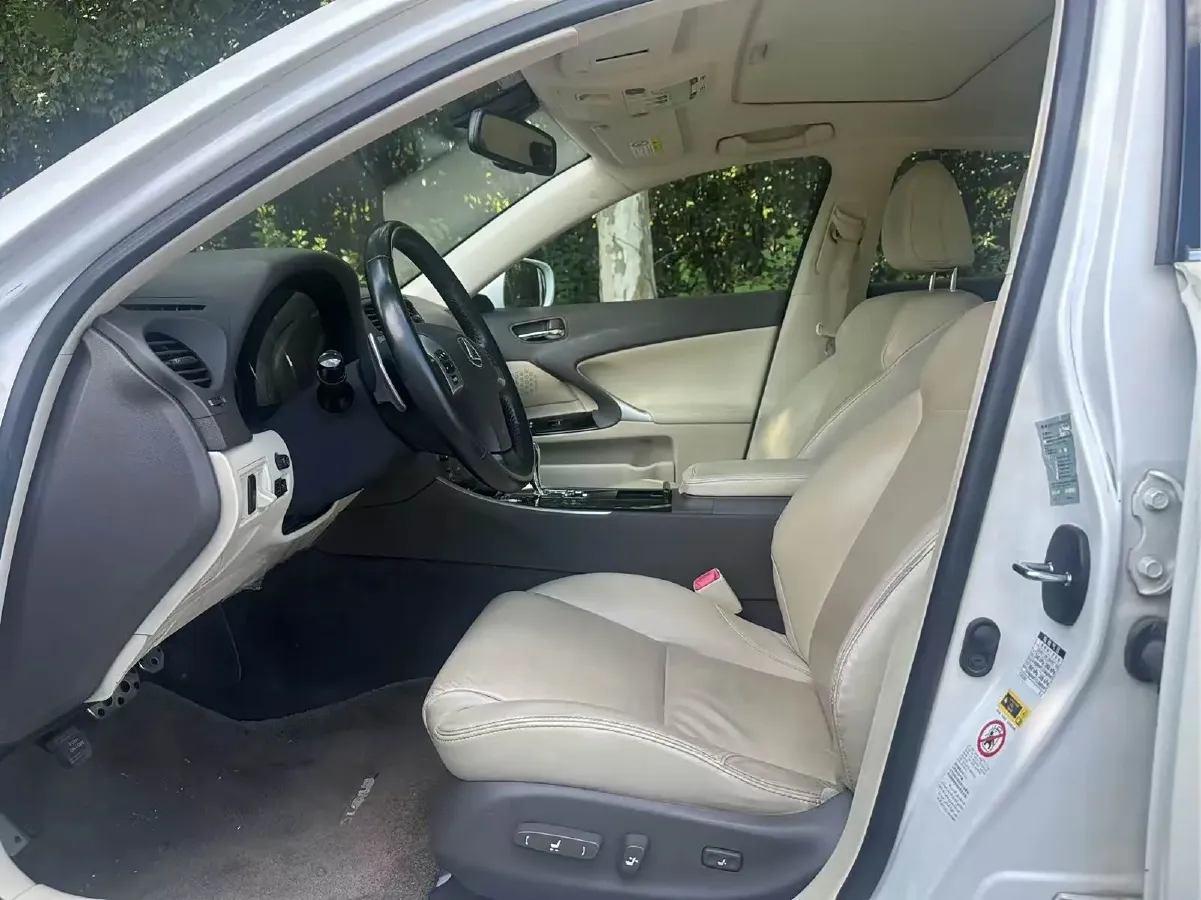 2011 Lexus IS 2.5L 208HP V6 6AT,autocango,china used car exporter,china ev exporter,chinese used car exporter,chinese used ev exporter