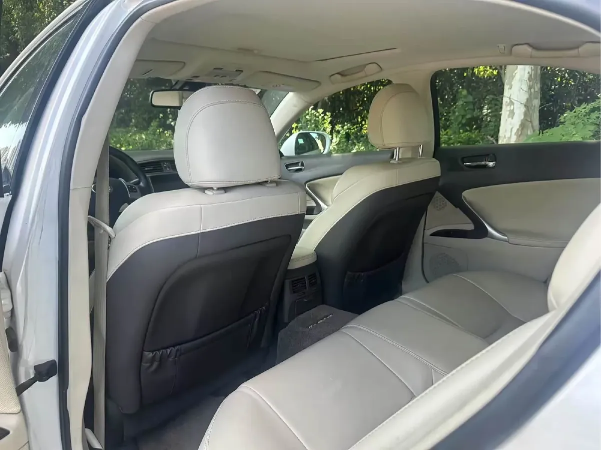 2011 Lexus IS 2.5L 208HP V6 6AT,autocango,china used car exporter,china ev exporter,chinese used car exporter,chinese used ev exporter