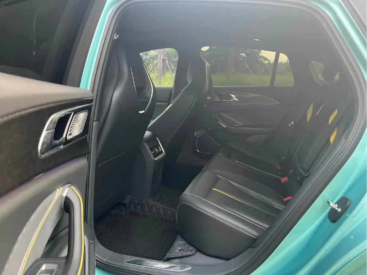 2023 HongQi H6 2.0T 252HP L4 8AT,autocango,china used car exporter,china ev exporter,chinese used car exporter,chinese used ev exporter