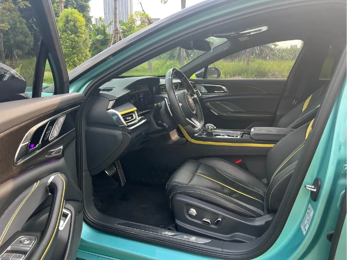 2023 HongQi H6 2.0T 252HP L4 8AT,autocango,china used car exporter,china ev exporter,chinese used car exporter,chinese used ev exporter