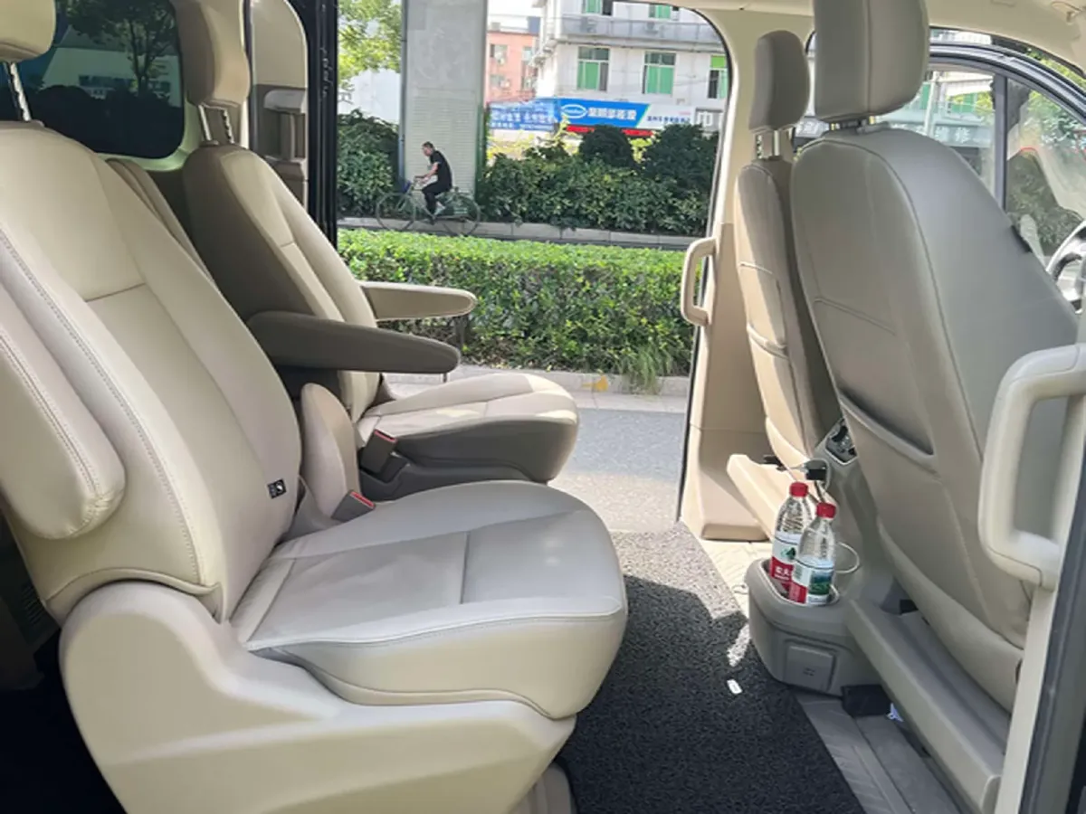 2017 Ford Tourneo 2.0T 203HP L4 6AT,autocango,china used car exporter,china ev exporter,chinese used car exporter,chinese used ev exporter