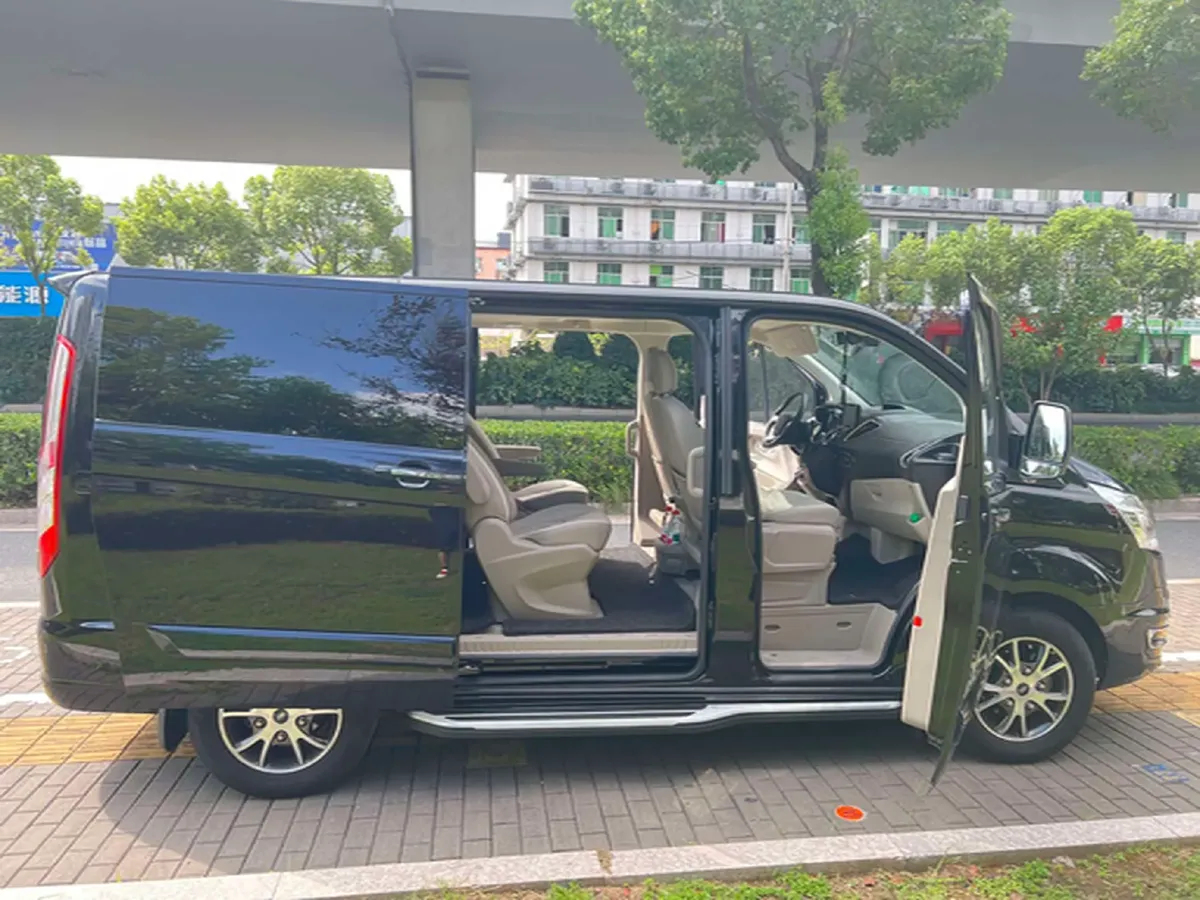 2017 Ford Tourneo 2.0T 203HP L4 6AT,autocango,china used car exporter,china ev exporter,chinese used car exporter,chinese used ev exporter