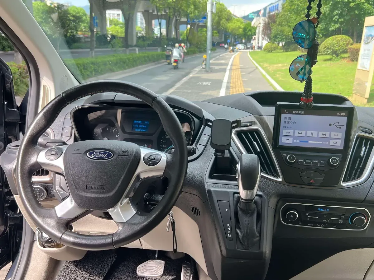 2017 Ford Tourneo 2.0T 203HP L4 6AT,autocango,china used car exporter,china ev exporter,chinese used car exporter,chinese used ev exporter