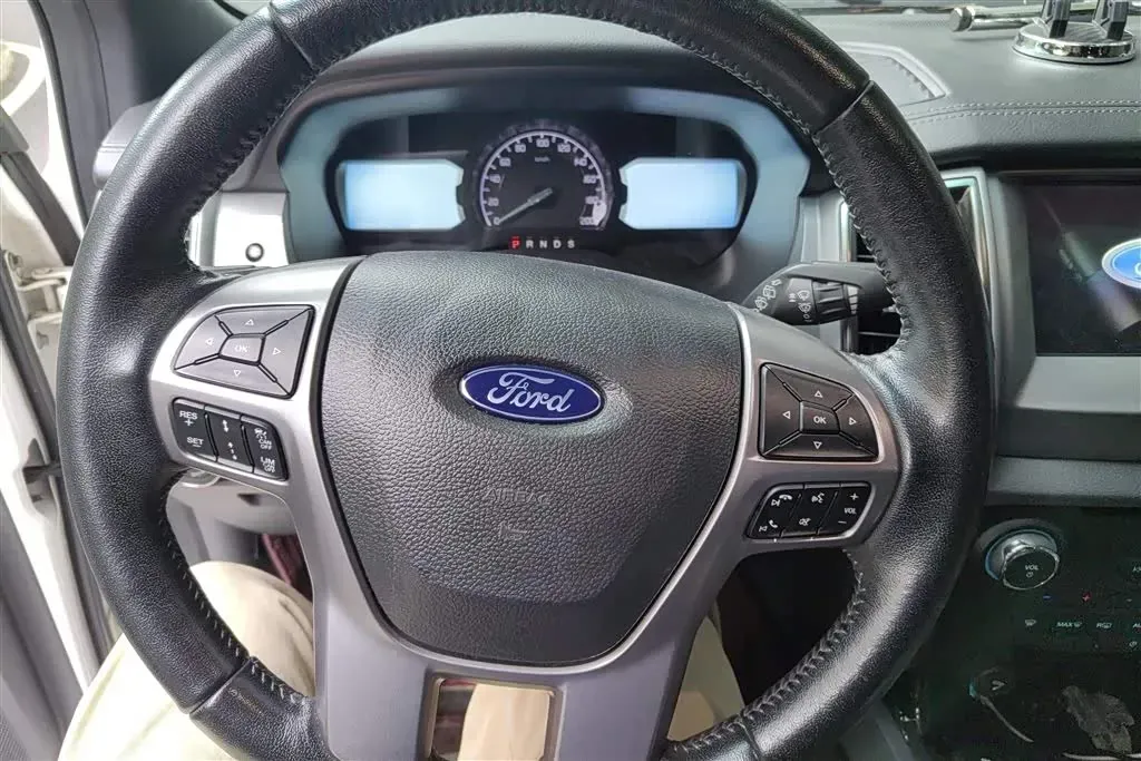 2017 Ford Everest 2.0T 245HP L4 6AT,autocango,china used car exporter,china ev exporter,chinese used car exporter,chinese used ev exporter