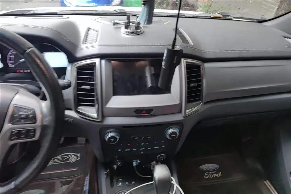 2017 Ford Everest 2.0T 245HP L4 6AT,autocango,china used car exporter,china ev exporter,chinese used car exporter,chinese used ev exporter