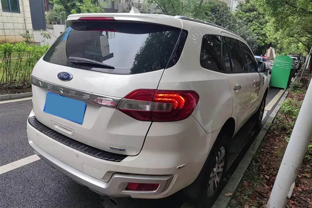 2017 Ford Everest 2.0T 245HP L4 6AT,autocango,china used car exporter,china ev exporter,chinese used car exporter,chinese used ev exporter