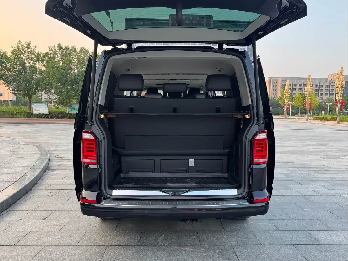 2017 Volkswagen Multivan 2.0T 204HP L4 7DCT,autocango,china used car exporter,china ev exporter,chinese used car exporter,chinese used ev exporter