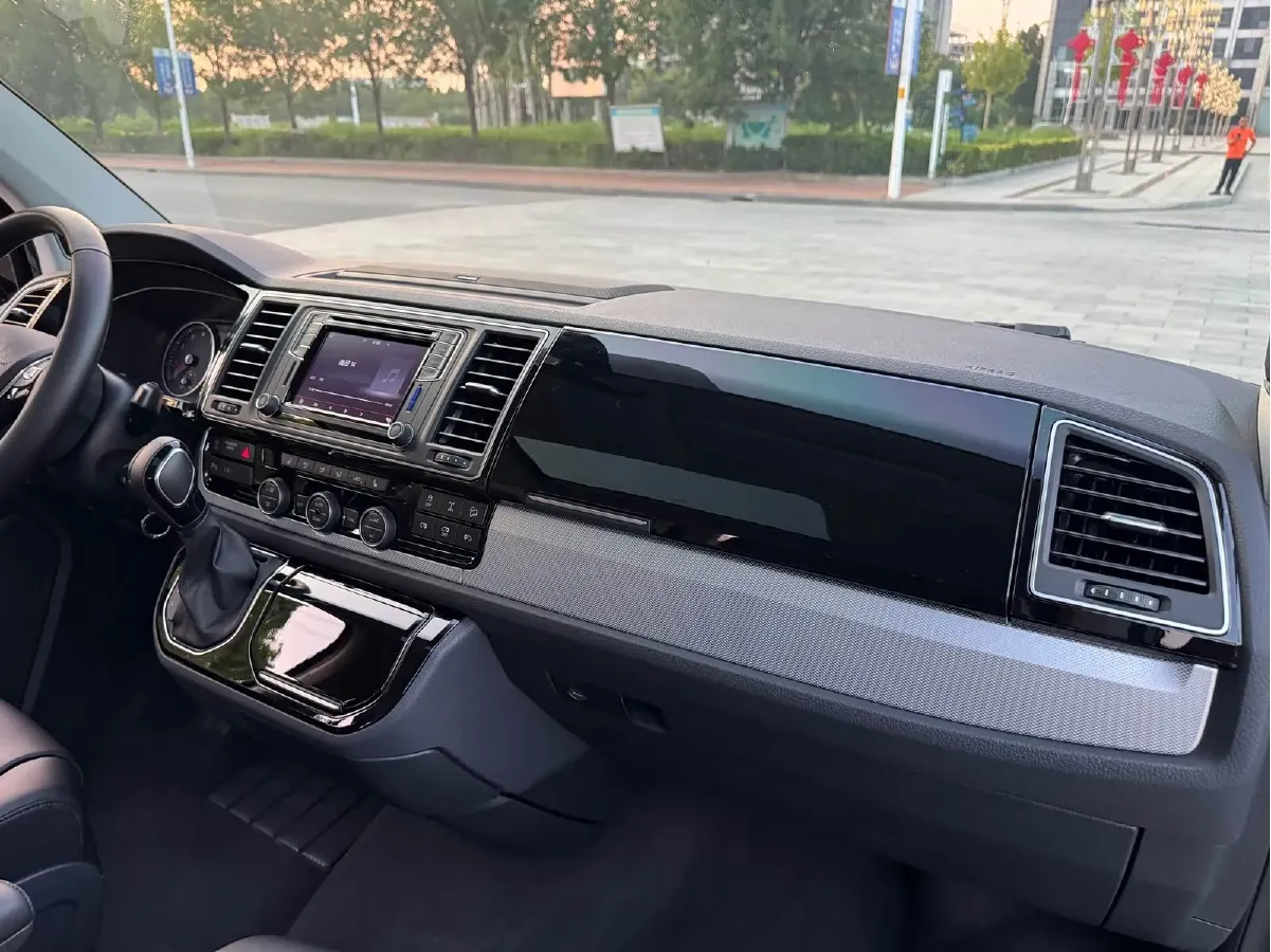 2017 Volkswagen Multivan 2.0T 204HP L4 7DCT,autocango,china used car exporter,china ev exporter,chinese used car exporter,chinese used ev exporter