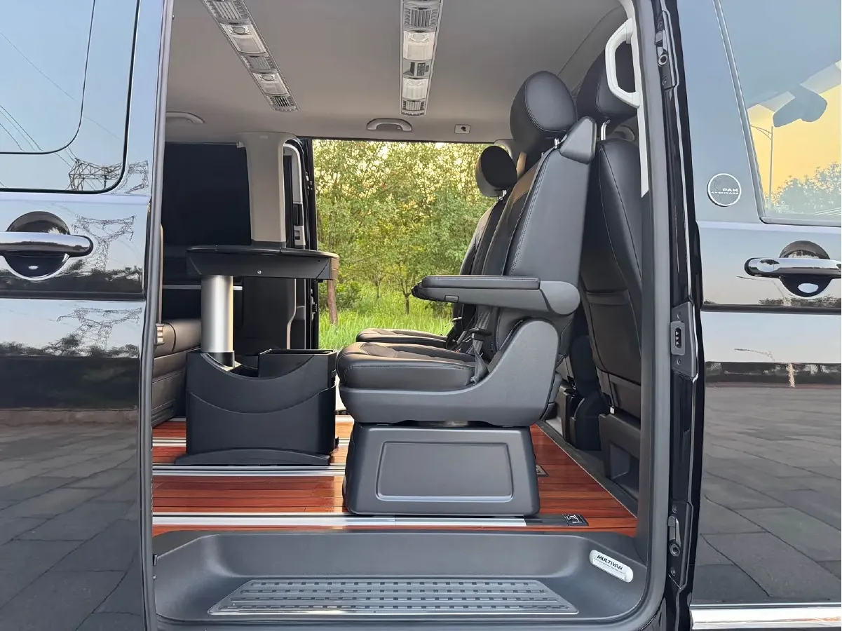 2017 Volkswagen Multivan 2.0T 204HP L4 7DCT,autocango,china used car exporter,china ev exporter,chinese used car exporter,chinese used ev exporter