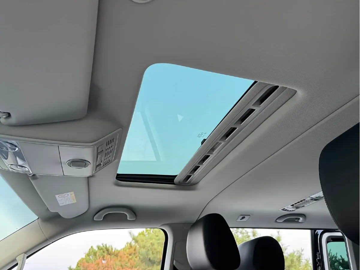 2017 Volkswagen Multivan 2.0T 204HP L4 7DCT,autocango,china used car exporter,china ev exporter,chinese used car exporter,chinese used ev exporter