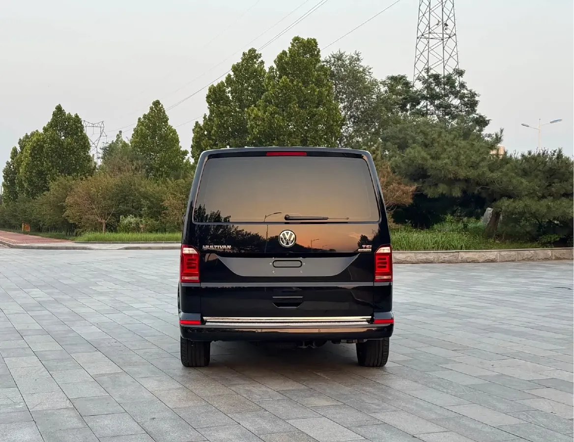 2017 Volkswagen Multivan 2.0T 204HP L4 7DCT,autocango,china used car exporter,china ev exporter,chinese used car exporter,chinese used ev exporter