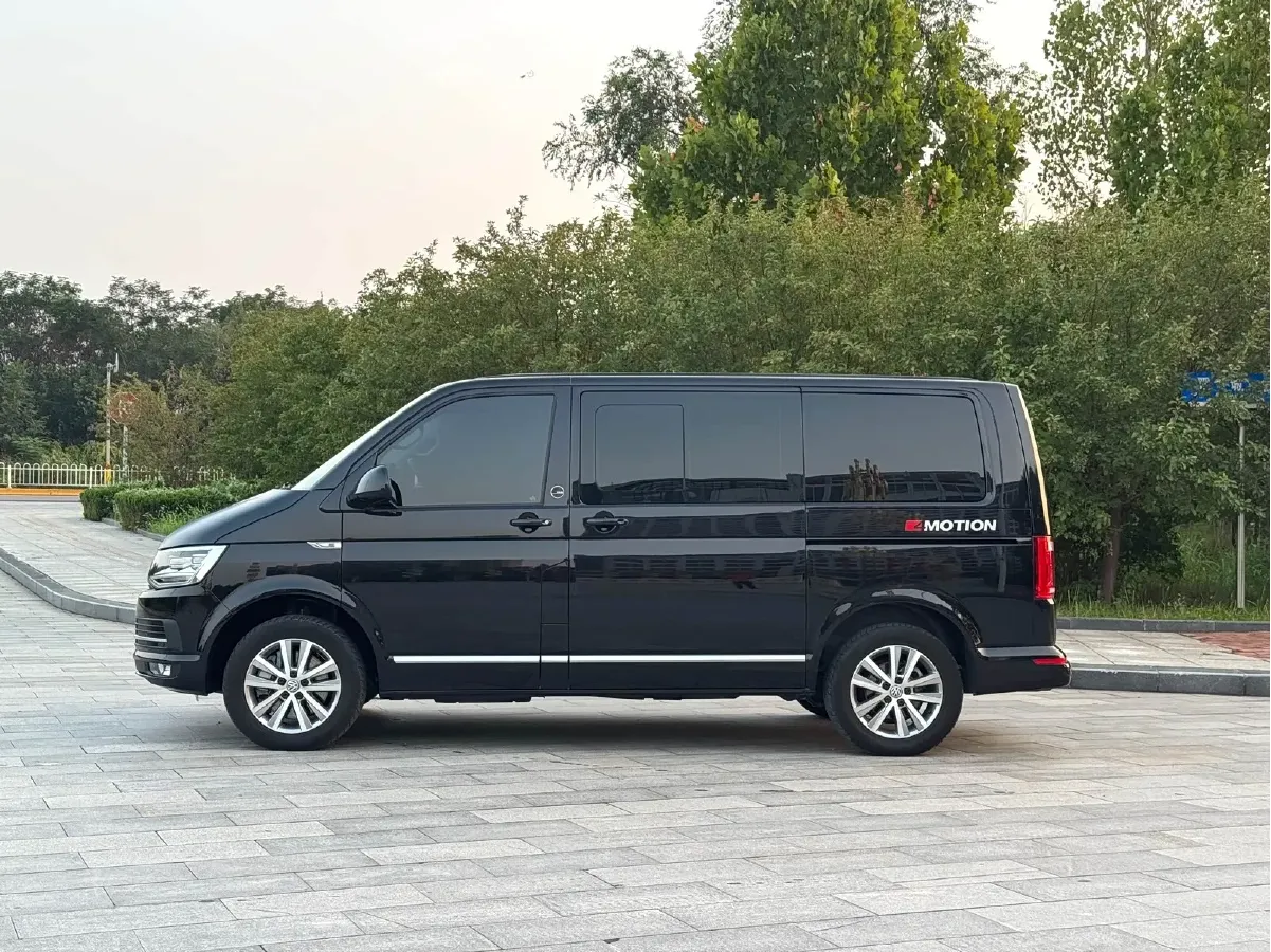 2017 Volkswagen Multivan 2.0T 204HP L4 7DCT,autocango,china used car exporter,china ev exporter,chinese used car exporter,chinese used ev exporter