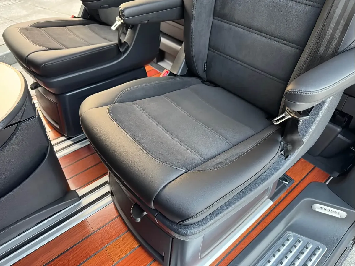 2017 Volkswagen Multivan 2.0T 204HP L4 7DCT,autocango,china used car exporter,china ev exporter,chinese used car exporter,chinese used ev exporter