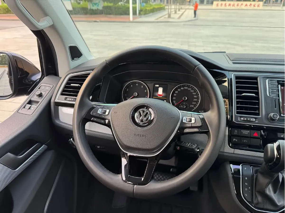 2017 Volkswagen Multivan 2.0T 204HP L4 7DCT,autocango,china used car exporter,china ev exporter,chinese used car exporter,chinese used ev exporter