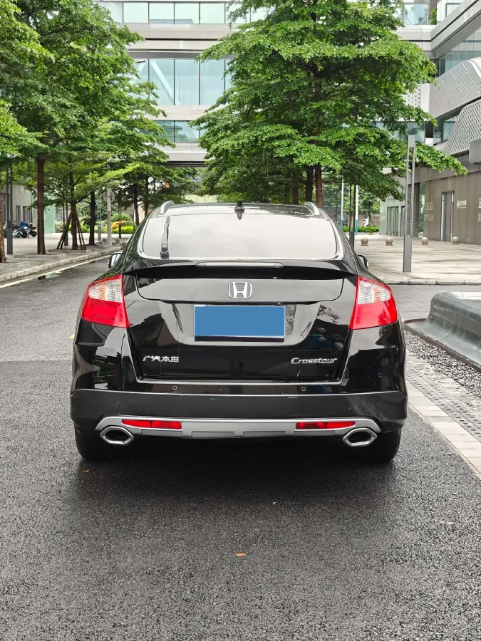 2014 Honda Crosstour 2.4L 197HP L4 5AT,autocango,china used car exporter,china ev exporter,chinese used car exporter,chinese used ev exporter