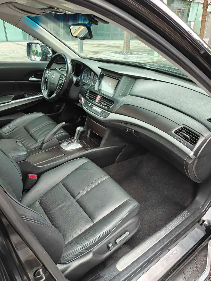 2014 Honda Crosstour 2.4L 197HP L4 5AT,autocango,china used car exporter,china ev exporter,chinese used car exporter,chinese used ev exporter