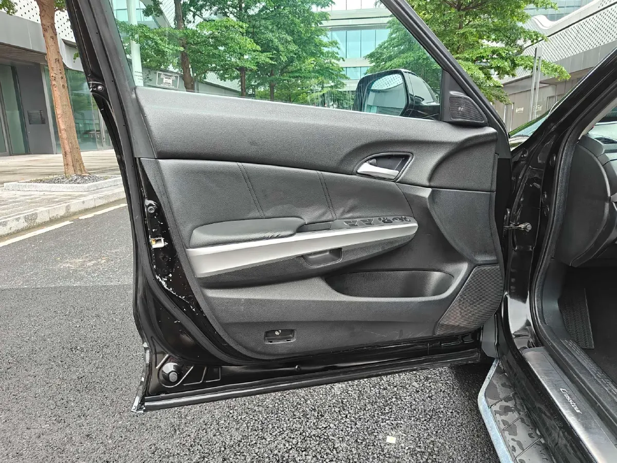 2014 Honda Crosstour 2.4L 197HP L4 5AT,autocango,china used car exporter,china ev exporter,chinese used car exporter,chinese used ev exporter