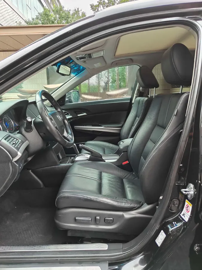 2014 Honda Crosstour 2.4L 197HP L4 5AT,autocango,china used car exporter,china ev exporter,chinese used car exporter,chinese used ev exporter