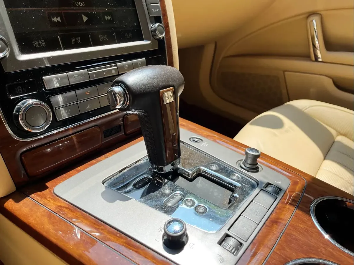 2011 Volkswagen Pheaton 3.6L 280HP V6 6AT,autocango,china used car exporter,china ev exporter,chinese used car exporter,chinese used ev exporter