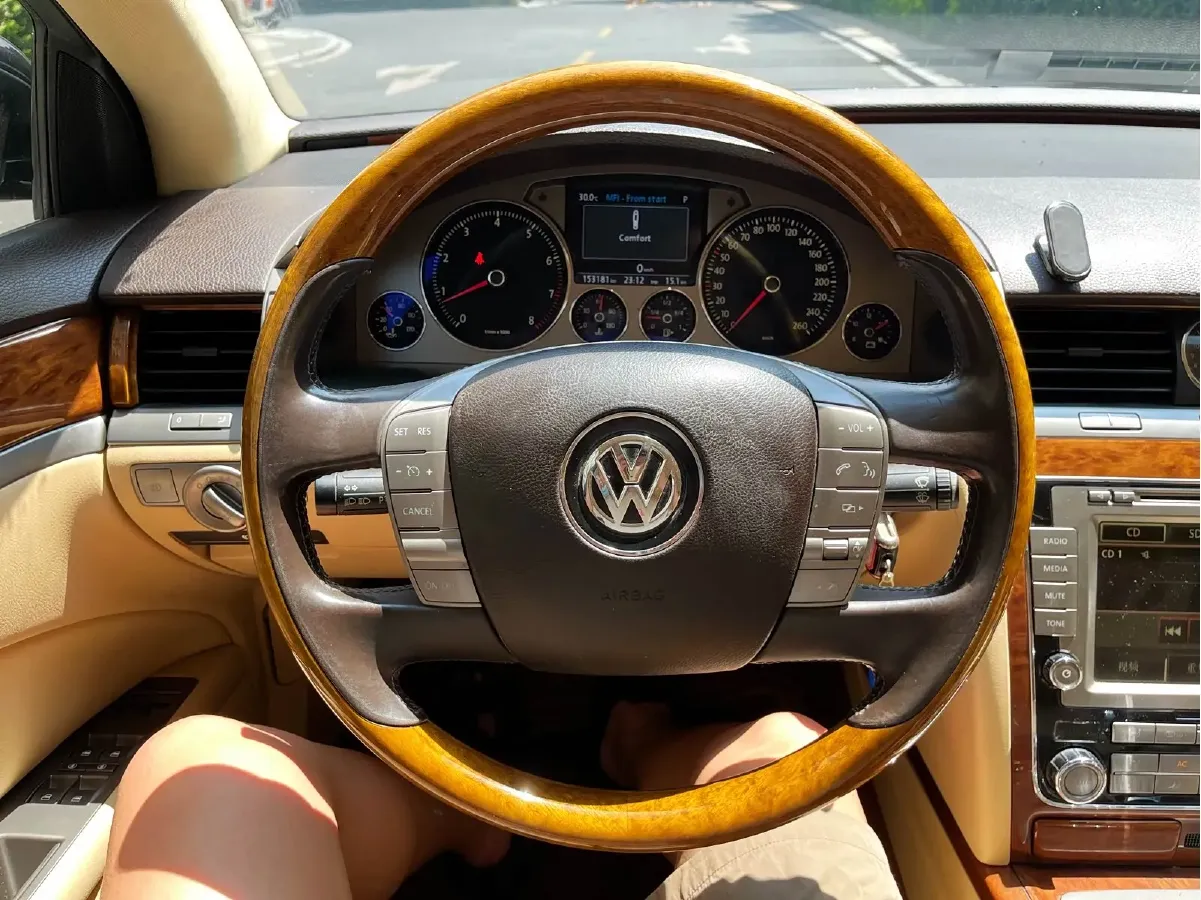 2011 Volkswagen Pheaton 3.6L 280HP V6 6AT,autocango,china used car exporter,china ev exporter,chinese used car exporter,chinese used ev exporter