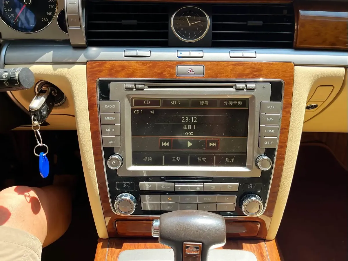 2011 Volkswagen Pheaton 3.6L 280HP V6 6AT,autocango,china used car exporter,china ev exporter,chinese used car exporter,chinese used ev exporter