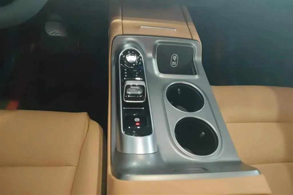 2024 GAC Trumpchi E8 2.0L 140HP L4 2DHT Hybrid,autocango,china used car exporter,china ev exporter,chinese used car exporter,chinese used ev exporter