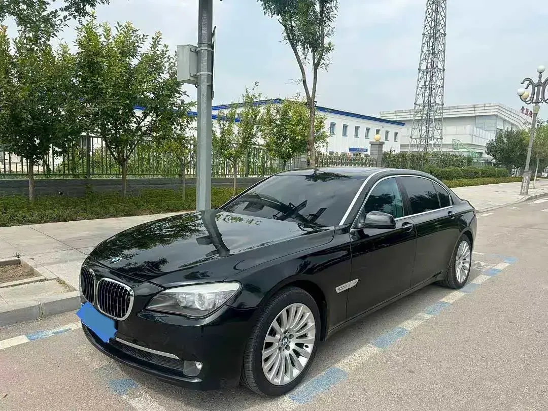 2009 BMW 7 Series 3.0T 326HP L6 6AT