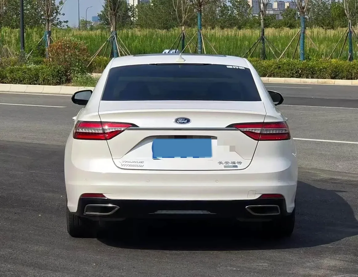 2019 Ford Taurus 2.0T 245HP L4 8AT,autocango,china used car exporter,china ev exporter,chinese used car exporter,chinese used ev exporter
