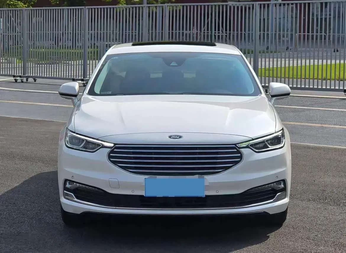2019 Ford Taurus 2.0T 245HP L4 8AT,autocango,china used car exporter,china ev exporter,chinese used car exporter,chinese used ev exporter