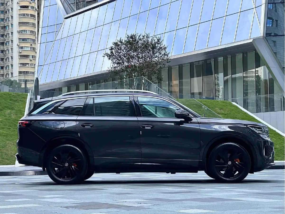 2023 Volkswagen Tavendor 2.0T 220HP L4 7DCT,autocango,china used car exporter,china ev exporter,chinese used car exporter,chinese used ev exporter