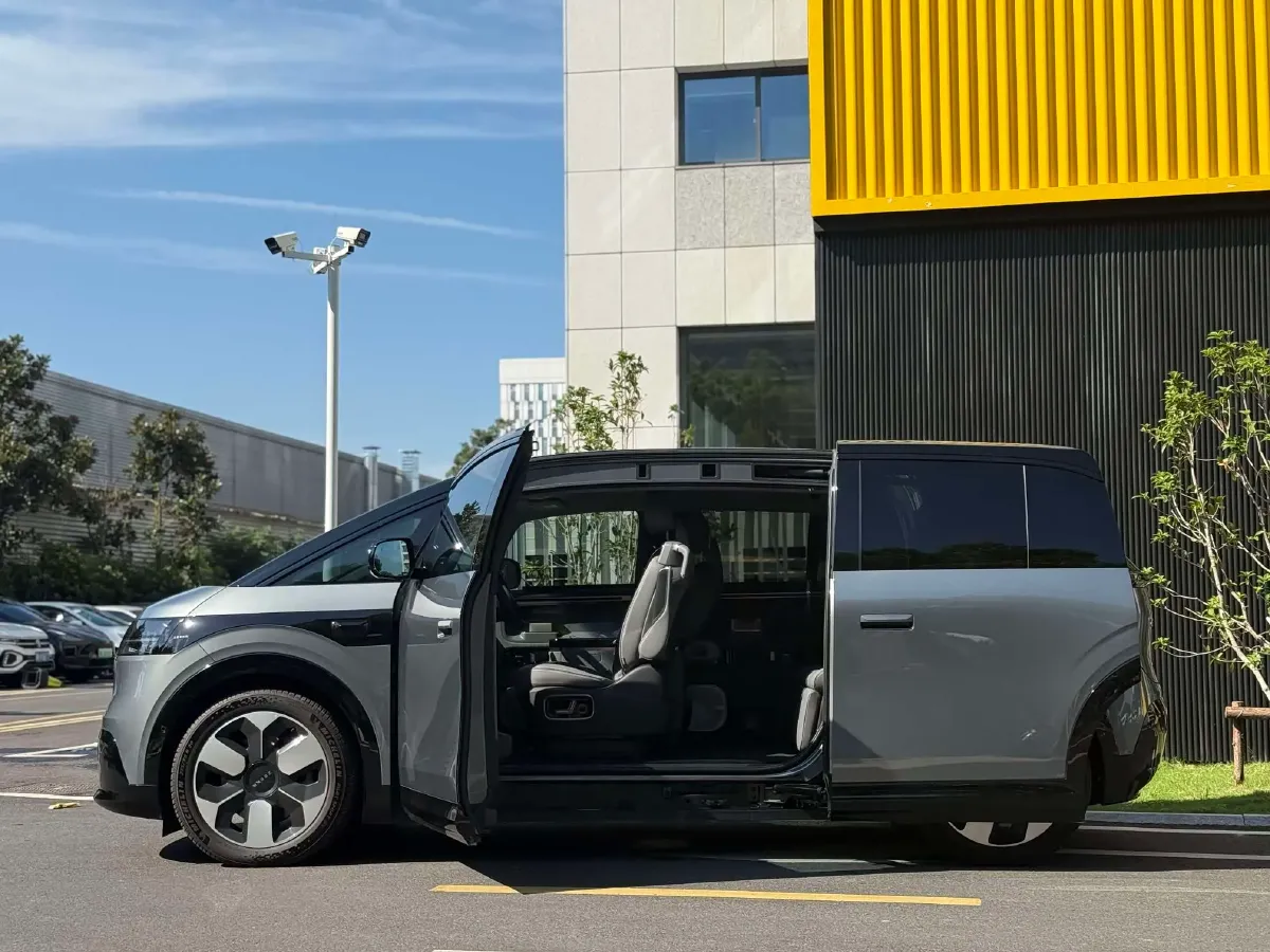 2025 Zeekr MIX BEV 102KWH,autocango,china used car exporter,china ev exporter,chinese used car exporter,chinese used ev exporter