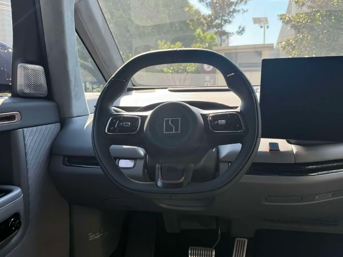 2025 Zeekr MIX BEV 102KWH,autocango,china used car exporter,china ev exporter,chinese used car exporter,chinese used ev exporter