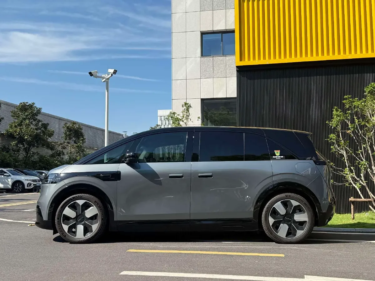 2025 Zeekr MIX BEV 102KWH,autocango,china used car exporter,china ev exporter,chinese used car exporter,chinese used ev exporter