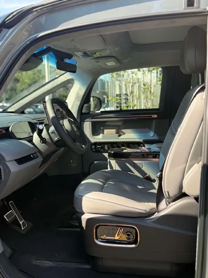 2025 Zeekr MIX BEV 102KWH,autocango,china used car exporter,china ev exporter,chinese used car exporter,chinese used ev exporter