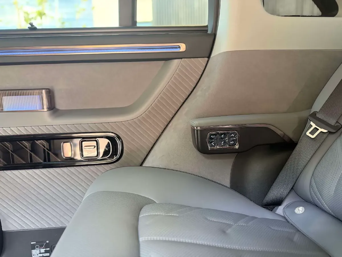 2025 Zeekr MIX BEV 102KWH,autocango,china used car exporter,china ev exporter,chinese used car exporter,chinese used ev exporter