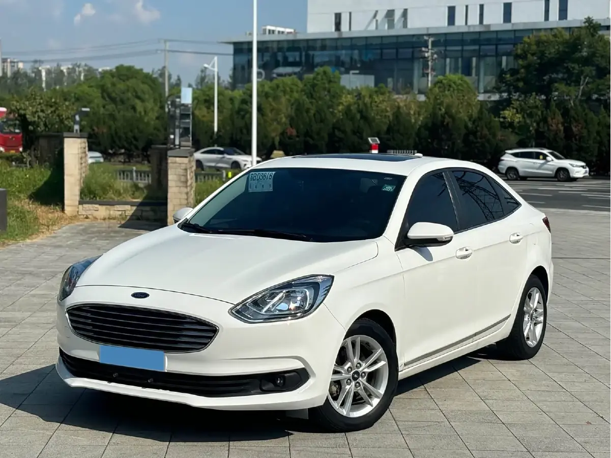 2019 Ford Escort 1.5L 122HP L3 6AT