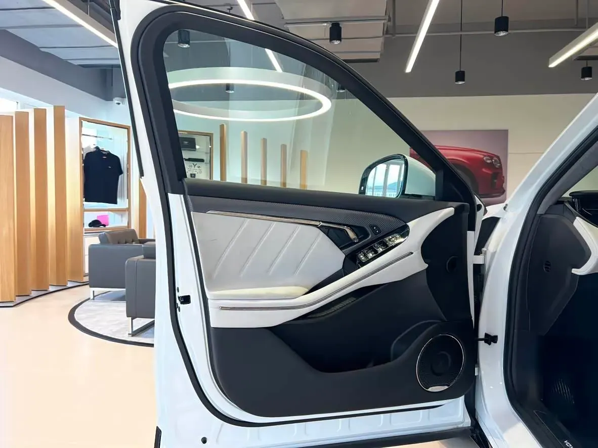 2025 Voyah FREE 1.5T 150HP L4 REEV 43KWH,autocango,china used car exporter,china ev exporter,chinese used car exporter,chinese used ev exporter