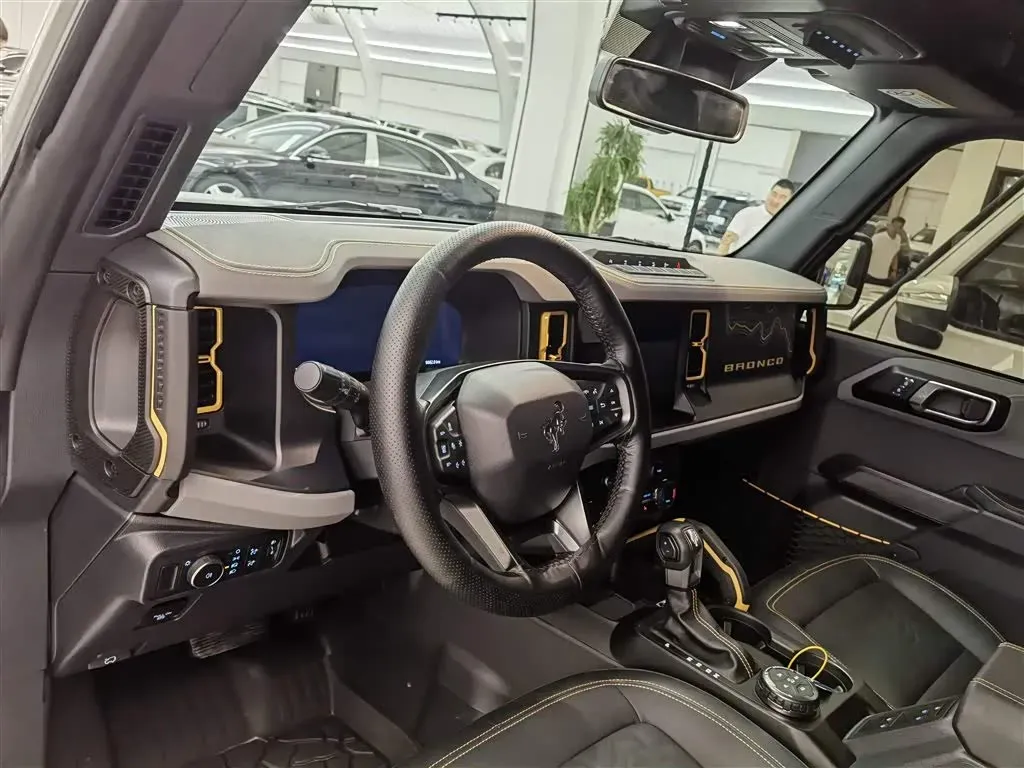 2024 Ford Bronco 2.3T 275HP L4 10AT,autocango,china used car exporter,china ev exporter,chinese used car exporter,chinese used ev exporter