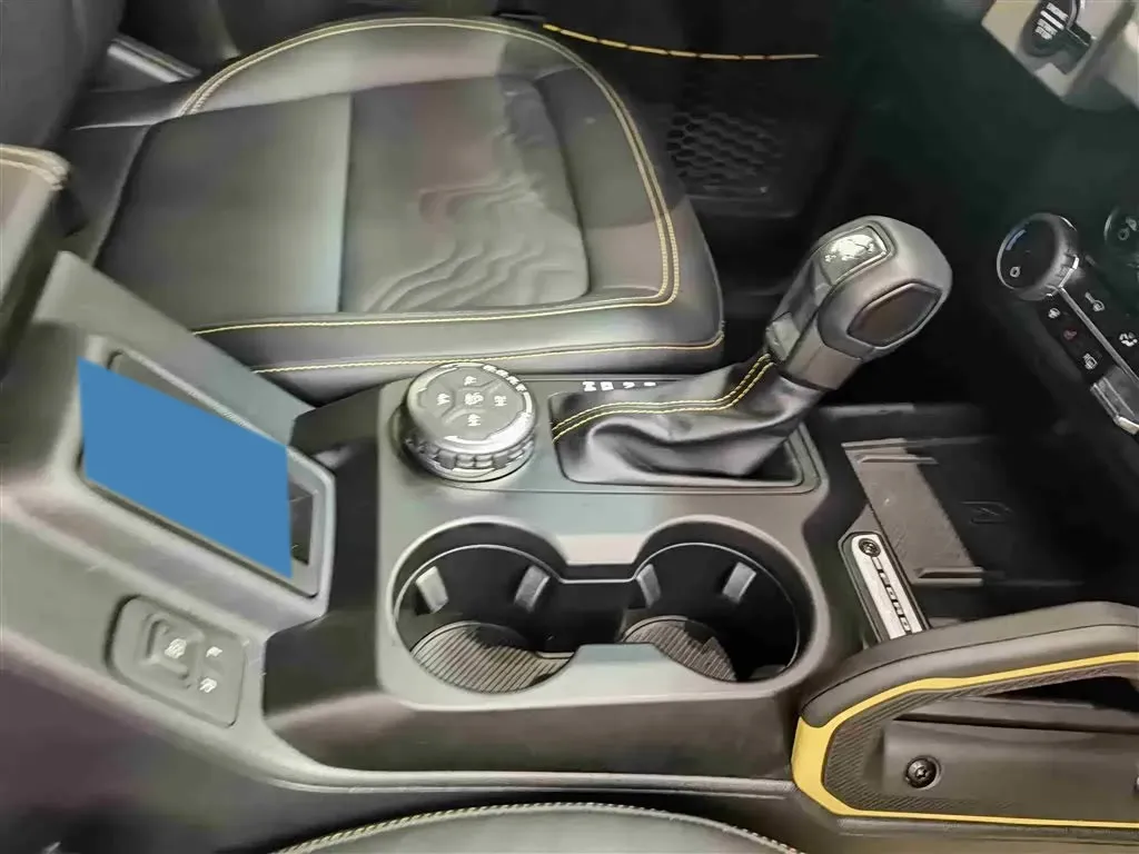 2024 Ford Bronco 2.3T 275HP L4 10AT,autocango,china used car exporter,china ev exporter,chinese used car exporter,chinese used ev exporter