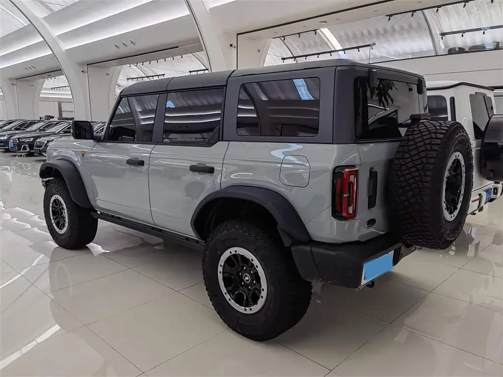 2024 Ford Bronco 2.3T 275HP L4 10AT,autocango,china used car exporter,china ev exporter,chinese used car exporter,chinese used ev exporter
