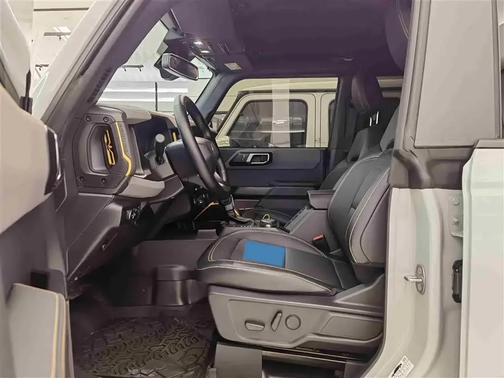2024 Ford Bronco 2.3T 275HP L4 10AT,autocango,china used car exporter,china ev exporter,chinese used car exporter,chinese used ev exporter