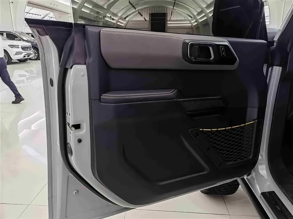 2024 Ford Bronco 2.3T 275HP L4 10AT,autocango,china used car exporter,china ev exporter,chinese used car exporter,chinese used ev exporter