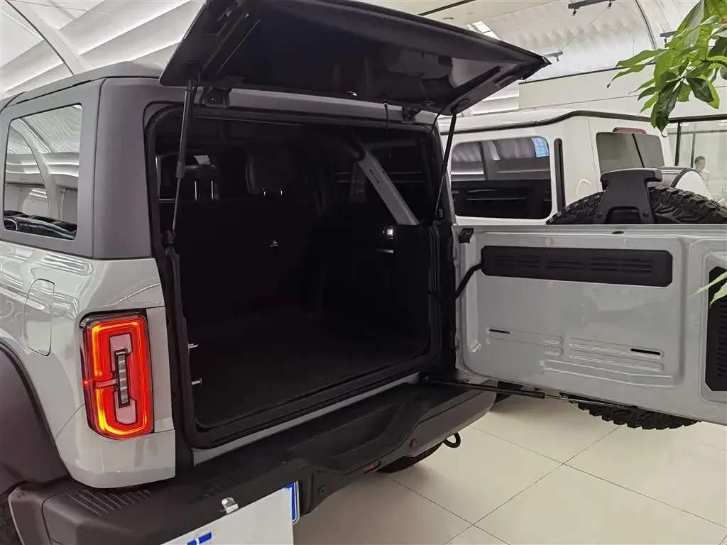 2024 Ford Bronco 2.3T 275HP L4 10AT,autocango,china used car exporter,china ev exporter,chinese used car exporter,chinese used ev exporter